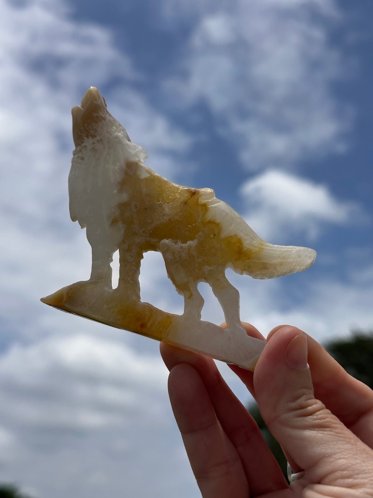 Agate Howling Wolf With Crystalline Druzy